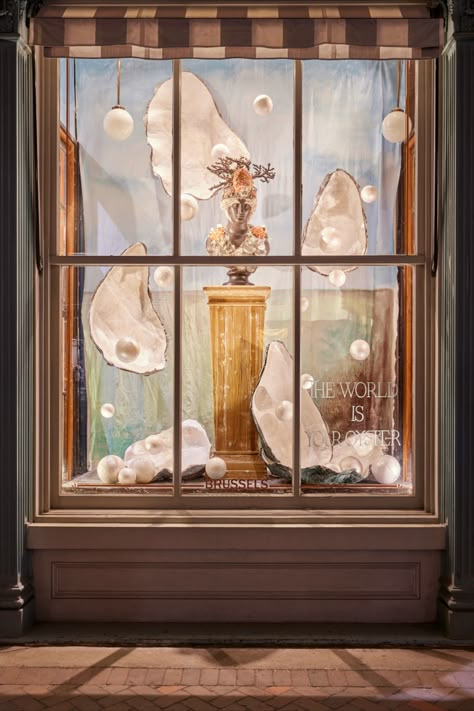 Giant oysters, floating pearls, a bust created with shells and sea lore on a column and a dreamy blue-green backdrop. Fantasy Window Display, Antique Window Display, Furniture Shop Window Display, Window Display Art, The Birth Of Venus Painting, Anthropologie Windows, Jewellery Window Display, Birth Of Venus Painting, Fish Valentines