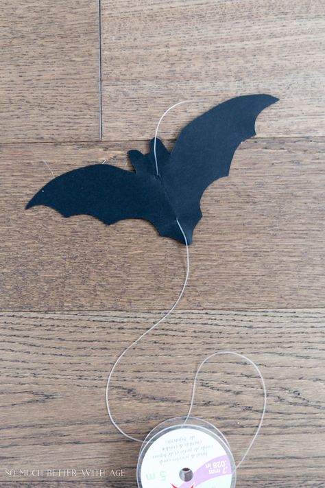 Bats For Halloween Decoration, Hanging Bats For Halloween, Paper Bats On Walls, Paper Bats Diy, Diy Paper Bats, Bat Halloween Decor, Halloween Elementary, Bat Crafts, Bat Printable