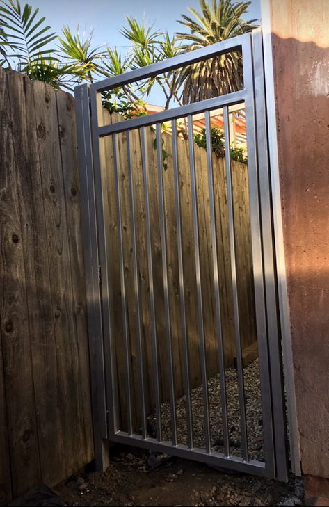 Metal Gate Door, Iron Fence Gate, Backyard Gates, Garden Gates And Fencing, Metal Garden Gates, Yard Gate, Fence Gate Design, Outdoor Gate, Entry Gate