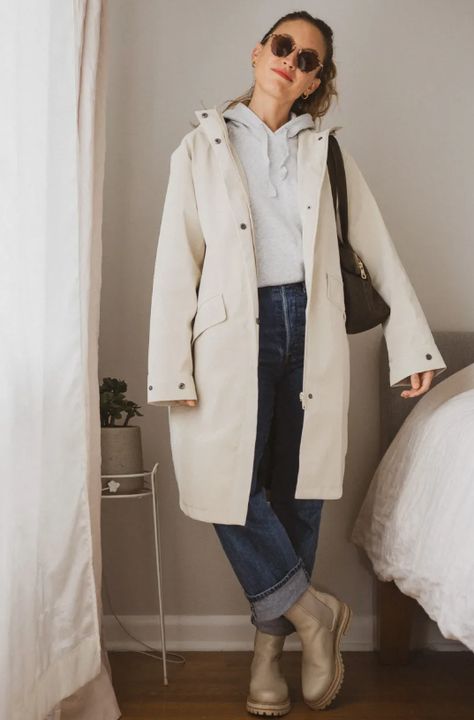 White Parka Outfit, Fall Outfits Classic, French Fall Outfits, Parisian Fall Outfits, Classic Fall Outfits, Chelsea Boot Outfit, White Parka, Fall Outfits Chic, Casual Chic Fall Outfits