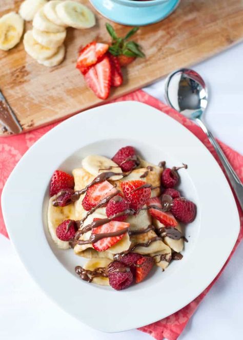 Strawberries And Nutella, Crepes With Nutella, Crepes With Strawberries, Banana Nutella Crepes, Stuffed Crepes, Raspberry Chocolate Chip, Easy Crepe Recipe, Nutella Crepes, Recipe For 1