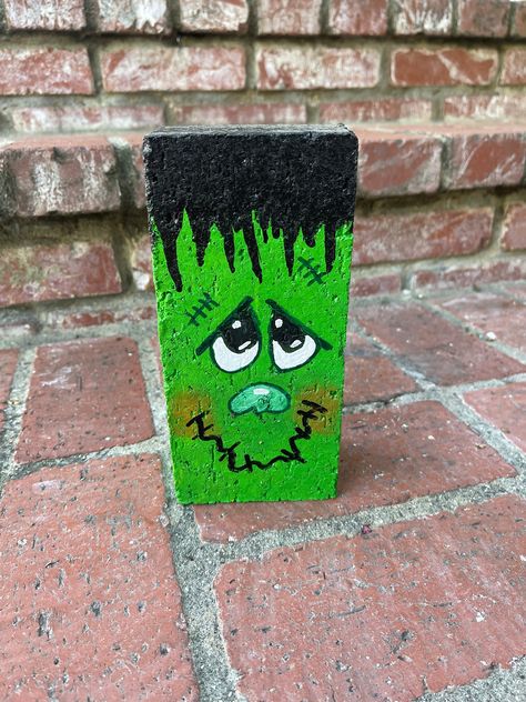 Painted Frankenstein brick with acrylic Frankenstein Faces Painted On Wood, Frankenstein Wood Block, Diy Frankenstein Decorations, Brick Painting Ideas Craft, Painted Pavers Ideas, Painted Frankenstein, Frankenstein Painting, Brick Books, Cinder Blocks Diy