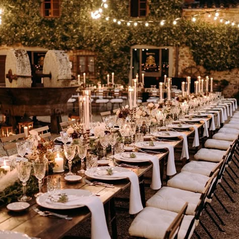 Wedding table - wedding reception - wedding in Italy Italian Vineyard Wedding, Tuscan Style Wedding, Italian Wedding Reception, Wedding Dinner Table Setting, Wedding Table Themes, Long Table Wedding, Fairy Lights Wedding, Minimalist Wedding Decor, Wedding Table Ideas