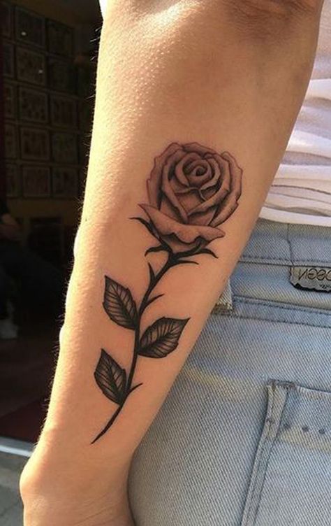 Realistic Single Rose Forearm Tattoo Ideas for Women - Beautiful Floral Flower Arm Tat - www.MyBodiArt.com #tattoos Single Rose Tattoos, Rose Tattoo Forearm, Rose Tattoo On Arm, Rose Flower Tattoos, Maori Tattoos, Rose Tattoos For Women, Small Rose Tattoo, About Rose, Beautiful Flower Tattoos