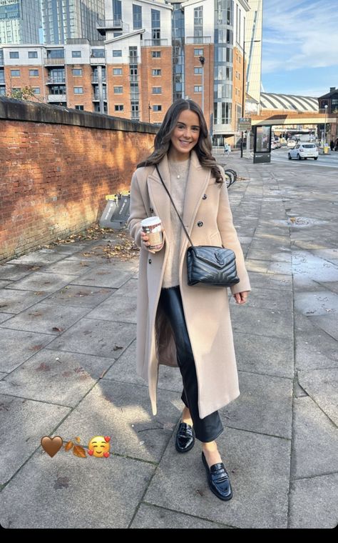 Neutral Coat Outfit, Light Beige Coat Outfit Winter, Oatmeal Coat Outfit, Beige Overcoat Outfit Women, Light Beige Coat Outfit, Tan Coat Outfit Winter, Long Beige Coat Outfit, Light Brown Coat Outfit, Beige Coat Outfit Classy