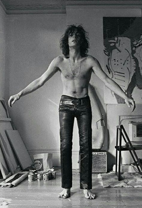 Syd Barrett | "... I found him in the dressing room and he was so ... gone. Roger Waters and I got him on his feet, we got him out to the stage ... and of course the audience went spare because they loved him. The band started to play and Syd just stood there. He had his guitar around his neck and his arms just hanging down." - Manager Peter Jenner Pink Floyd Art, Syd Barrett, Roger Waters, Musica Rock, David Gilmour, Rock N’roll, I'm With The Band, Jim Morrison, He Is Able