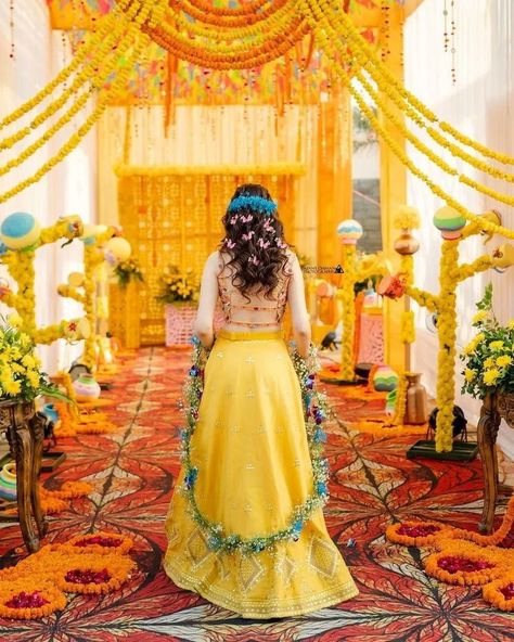 Haldi Ceremony Outfit For Bride, Haldi Outfits For Bride, Haldi Dress For Bride, Haldi Look For Bride, Haldi Dresses, Haldi Pose, Haldi Dress Ideas, Haldi Ideas, Haldi Outfit For Bride