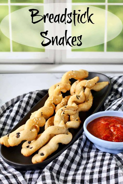 Breadstick Snakes, Daycare Recipes, Side For Dinner, Halloween Themed Food, Halloween Food Appetizers, Pie Crust Dough, Pumpkin Hummus, Fun Halloween Food, Best Bread Recipe