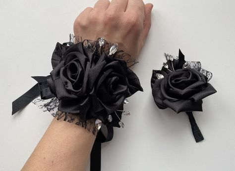 Black Wrist Corsage, Corsage Homecoming, Flower Alternatives, Black Corsage, Corsage Bracelet, Homecoming Corsage, Bridesmaid Corsage, Prom Corsage, Rose Corsage