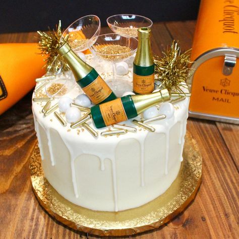 1,413 Likes, 57 Comments - Goodies Cakery (@goodiescakery) on Instagram: “Mentally preparing for NYE. #goodiescakery” Veuve Birthday Cake, Veuve Clicquot Cake, Champagne Cake Design, Champagne Birthday Cake, 50th Birthday Cake For Women, Orange Cakes, Speciality Cakes, Birthday Cake Designs, Cocktail Cake