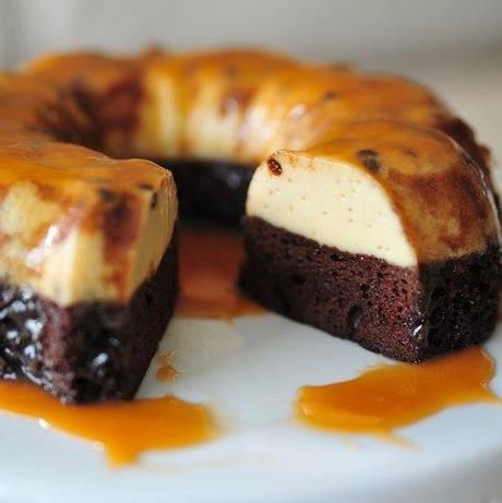 This chocolate cake-meets-flan hybrid has tons of 5-star ratings from Betty members, and readers have shared it more than 12,000 times on Pinterest and Facebook! The flan layer only requires three ingredients, and its creaminess pairs perfectly with the triple chocolate fudge cake layer underneath. Make this recipe into mini-desserts by baking in ramekins and slightly reducing the baking time. Chocoflan Recipe, Flan Cake, Flan Recipe, Mexican Dessert, Betty Crocker, Food Cakes, Flan, Just Desserts, Cake Desserts