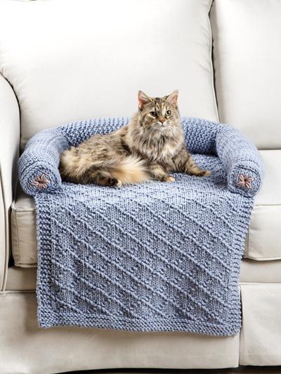 Couch Cover Pattern, Friendsgiving Outfit Ideas, Friendsgiving Outfit, Pet Couch Cover, Crochet Dogs, Dog Chair, Annie's Crochet, Dog Couch, Pet Couches