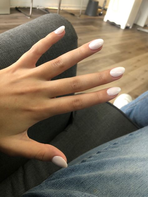 Off White Short Almond Nails, White Oval Nails Short, Short White Acrylic Nails Oval, Short Oval White Nails, Short Almond Milky White Nails, Soft White Oval Nails, Neutral Round Nails, Round White Nails, White Nails Dip