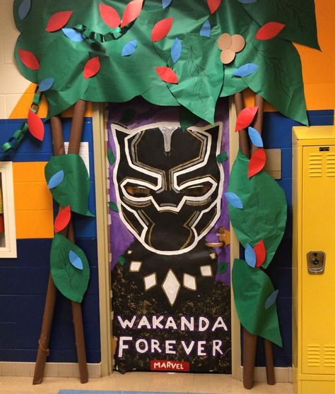 595 Likes, 11 Comments - ColeCreativeConcepts, LLC (@colecreativeconceptsllc) on Instagram: “Wakanda Forever! 7th grade Language Arts Classroom door decor to inspire our students!…” Glow Classroom, Marvel Classroom, Wakanda Party, Art Classroom Door, Superhero Class, Adapted Pe, History Bulletin Boards, Panther Pride, Reading Week