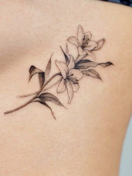 Day Lily Tattoo, Small Lily Tattoo, Lilium Flower, Day Lily, Bff Tattoos, Lily Tattoo, Hip Tattoo, Star Tattoos, Line Tattoos