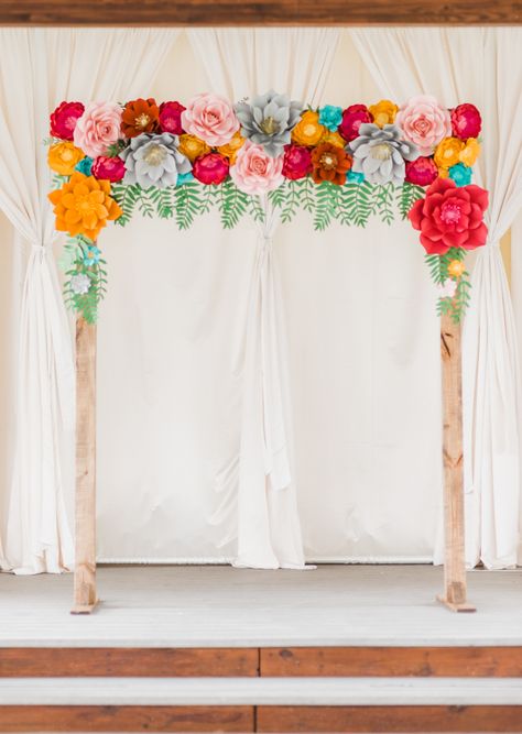 paper flower ceremony arch - photo by Laraina Hase Photography http://ruffledblog.com/fun-and-colorful-wedding-inspiration-with-paper-flowers Paper Flower Backdrop Wedding, Wedding Photography Props, Mexican Themed Weddings, Flower Backdrop Wedding, Mexican Birthday, Fiesta Wedding, Mexican Party Theme, Fiesta Theme, Boda Mexicana