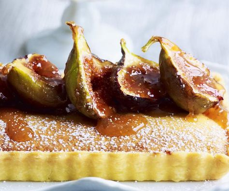 The frangipane flower and this frangipane tart have absolutely nothing to do with each other, despite the name. Although both look absolutely stunning and will fill your house with the most delightful aroma. Frangipane Flower, Caramelised Figs, Flan Pan, Frangipane Tart, Tart Shells, Fig Jam, Fresh Figs, Ground Almonds, Dried Beans