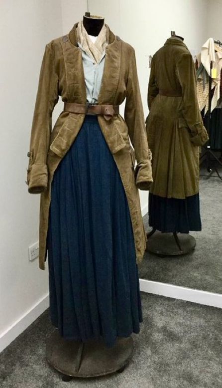 Archeologists Aesthetics, Ouat Zelena, Hunting Hounds, Terry Dresbach, History Bounding, Outlander Costumes, Scottish Clothing, 18th Century Clothing, Scottish Fashion