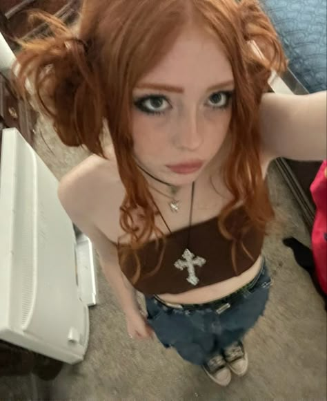 Ginger Hair Alternative, Redhead Outfit Ideas, Alt Ginger Hair, Layered Hair No Bangs, Hard Hairstyles, Ginger Goth, Ginger Hair Aesthetic, Looks Pinterest, Ginger Girls