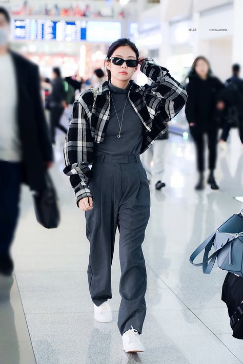 Jennie Pics on Twitter: "… " Blackpink Jennie Outfit Airport, Jennie In Airport, Blackpink Jennie Outfit, Airport Outfit Korean, Jennie Airport Fashion, Jennie Airport Style, Blackpink Airport Fashion, Jennie Airport, Korean Airport