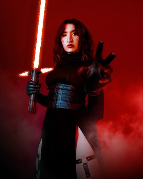 star wars kylo ren cosplay @mandareborn Female Sith Cosplay, Star Wars Female Sith, Star Wars Women Costume, Kylo Ren Halloween Costume, Star Wars Female, Long Braided Hair, Kylo Ren Costumes, Sith Costume, Female Sith