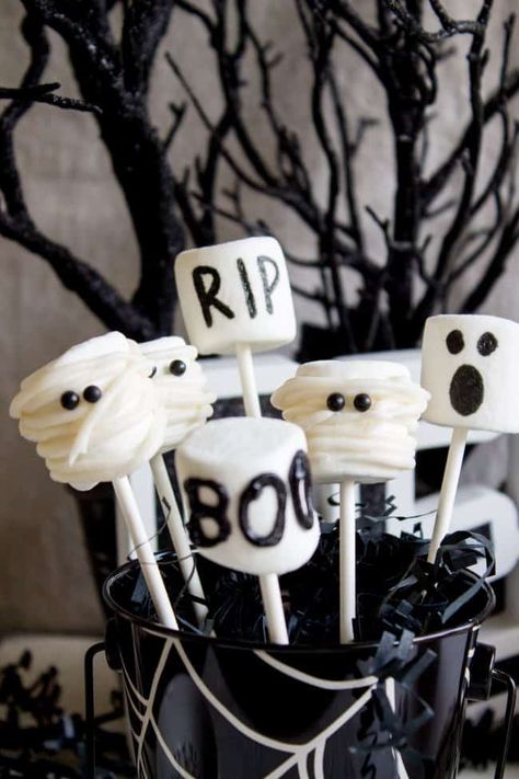 Halloween Marshmallows Ideas, Ghost Party Food, Ghost Centerpieces, Ghost Snacks, Halloween Pops, Boo Grams, Halloween Cakes Diy, Ghost Food, Marshmallow Halloween