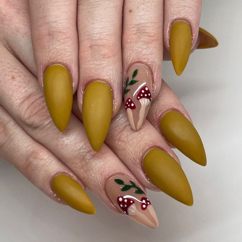 Alt Fall Nails, Acorn Nails, Fall Mushroom Nails, Mushroom Nails Art, Woodland Nails, Mushroom Nail Designs, Mushroom Nail Art, Mushroom Nails, Boho Nails