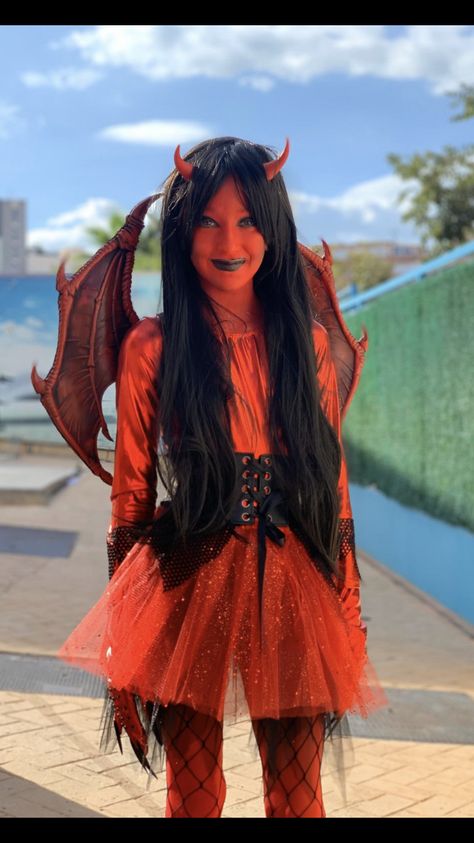 Demon Costume Female Halloween, Halloween Makeup Sugar Skull, Demon Costume, Female Demons, Halloween Makeup Diy, Devil Costume, Halloween 2, Fantasias Halloween, Fantasy Costumes