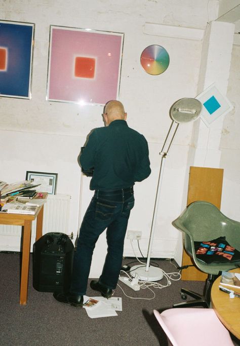 Interview Brian Eno — Stories Apartamento Magazine Photography Frame, Brian Eno, Office Pictures, Mens Editorial, Interior Photography, Flash Photography, Studio Space, Collage Maker, Best Artist