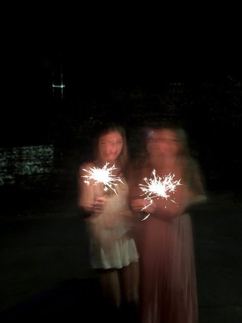 Sparklers Birthday Party, Sparkler Pictures Friends, Sweet 17 Aesthetic, Sweet 16 Instagram Pictures, Sweet 16 Birthday Aesthetic, Sixteen Birthday Aesthetic, Teen Birthday Aesthetic, 16 Birthday Sleepover Ideas, 16 Birthday Party Aesthetic