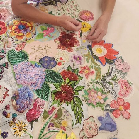 Fleur Woods Contemporary Fibre Artist (@fleurwoodsart) • Instagram photos and videos Fleur Woods Embroidery, Flower Applique Patterns, Collaborative Art Projects, Scrap Fabric Crafts, Collaborative Art, Fabric Beads, Slow Stitching, Applique Patterns, Hand Embroidery Patterns