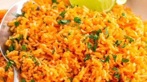 Copycat Moe’s Seasoned Rice Recipe - Yumii Recipe Moes Seasoned Rice Recipe, Baby Shower Menu Ideas, Mafaldine Pasta, Mexican Style Rice, Best Custard Pie Recipe, Mexican Dinner Party, Taco Side Dishes, Recipes Beans, Mexican Rice Easy