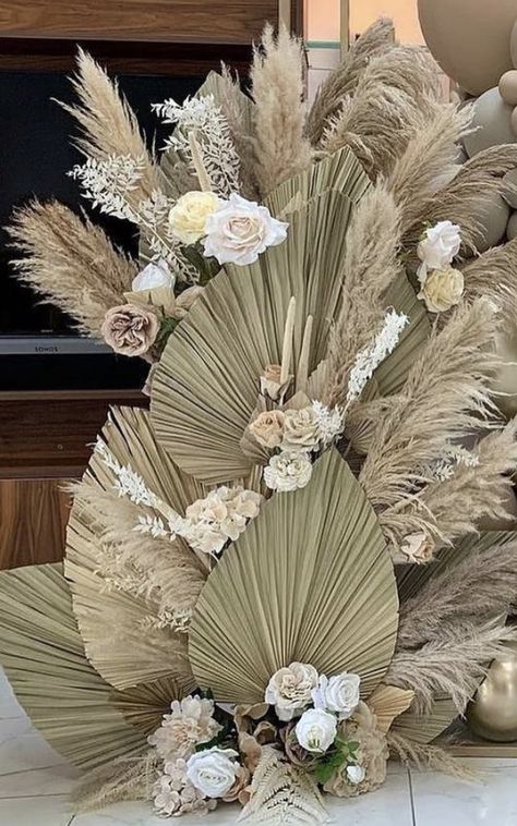 Palm Leaf Decor, Boho Wedding Backdrop, Diy Floral Decor, Floral Arch Wedding, Luxury Wedding Decor, Grass Wedding, Engagement Decorations, Floral Arrangements Wedding, Diy Backdrop