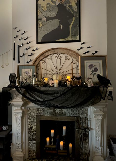 Spooky Halloween Mantle! Designed by Taylor Van Kooten #halloween #creepy #fireplace #design #mantledesign #halloweenfireplace #halloweenmantle #spooky #happyhalloween #decoration #halloweendecoration Halloween Decorations Interior, Halloween Fireplace Mantle, Gothic Halloween Decorations, Halloween Mantel Decor, Chic Halloween Decor, Halloween Mantle Decor, Elegant Halloween Decor, Halloween Fireplace, Halloween Living Room