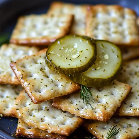 Dill Pickle Saltines, Pickle Dip Recipe, Pickle Dip, Ranch Seasoning Mix, Saltine Crackers, How To Eat Better, Snack Attack, Ranch Seasoning, Dill Pickle