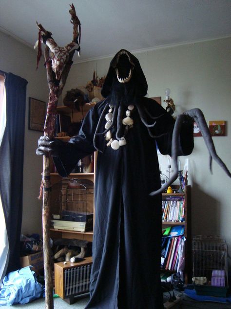 Cthulhu cultist cosplay Eldritch Horror Costume, Cultist Costume, Medieval Pirate Outfit, Cthulhu Cosplay, Eldritch Cultist, Cthulhu Cultist, Wizard Cosplay, Creepy Costume, Medieval Pirate