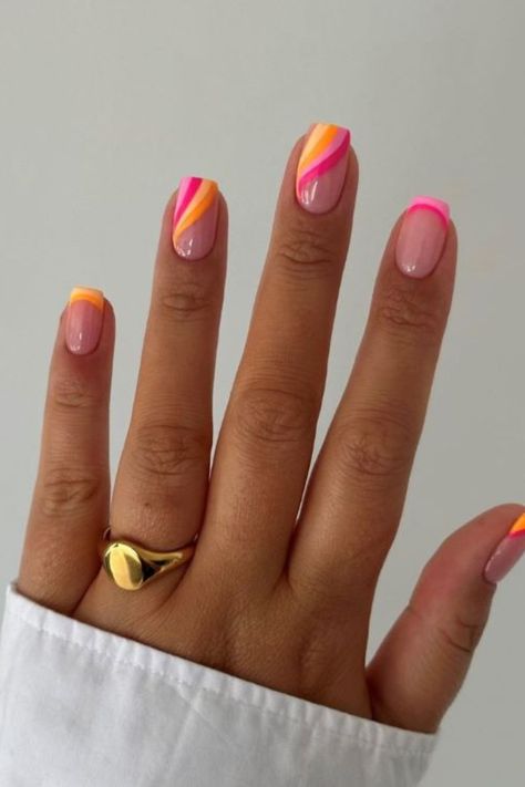 Check out some gorgeous short nail designs whether you want to DIY your own or go to the salon, this post is packed with inspo for you! Peach Nails, Simple Gel Nails, Summery Nails, Makijaż Smokey Eye, Cute Gel Nails, Short Acrylic Nails Designs, Short Nail Designs, Neon Nails, Beach Nails