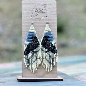 Raven Beaded Fringe Earrings - Etsy Raven Beaded Earrings, Native American Beading Patterns, Seed Bead Patterns Free, Seed Bead Jewelry Patterns, Beaded Chandelier Earrings, Beaded Earrings Native, Beaded Fringe Earrings, Beaded Earrings Tutorials, Beaded Earrings Diy