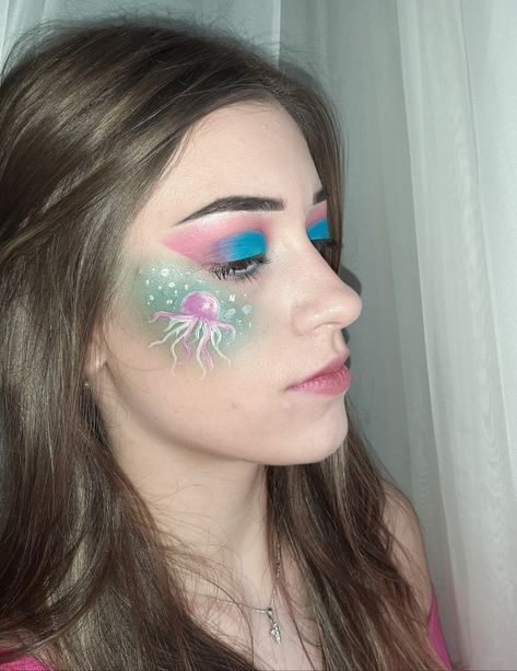 Jellyfish Face Paint, Jelly Fish, Crazy Makeup, Jellyfish, Face Painting, Face Paint, Carnival Face Paint, Jelly, Makeup Looks