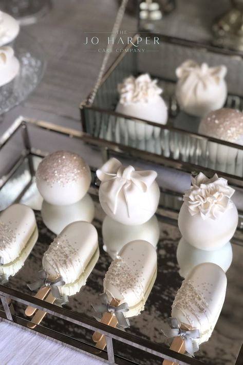 Cake Spheres, Wedding Chocolate Decoration, Elegant Cake Pops, Chocolate Covered Desserts, Number Birthday Cakes, Wedding Cake Display, Beautiful Wedding Cake, Wedding Cake Pops, Luxury Cake