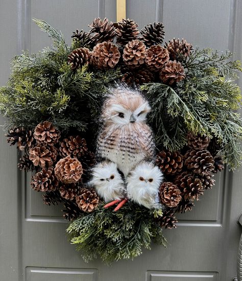 Owl Family Winter Wreath Owl Wreaths, Winter Wreaths, Owl Family, Owl Ornament, Christmas Owls, Owl Decor, Clever Ideas, Winter Wreath, Christmas Inspiration