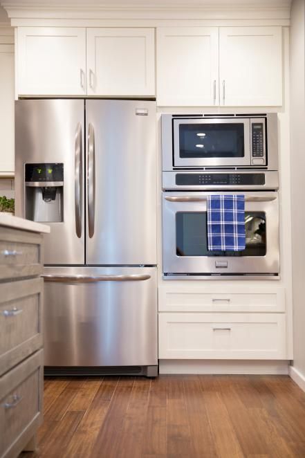 Kitchen Appliances Layout, Oven Wall, Oven Cabinet, Property Brothers, Oven Range, Double Oven, Kitchen Redo, Kitchen Cabinet Design, Kitchen Remodel Idea