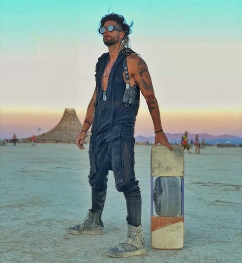 Burning Man Outfits Male, Jesse Wellens, Electro Festival Outfit, Africa Burn, Men Festival Outfit, Mens Festival Fashion, Dubai Outfit, Rave Outfits Men, Burning Men