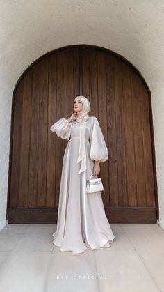 Elegant Dresses Graduation, Organza Dress Hijab, Hijabi Soiree, Hijab Bridesmaid Dress, Kondangan Couple, Champagne Prom Dress Long, Modesty Dress, Stand Out, Army Art