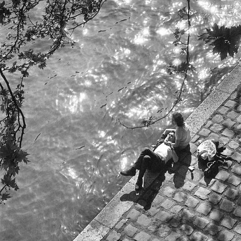 Spider Fawn Library Alfred Eisenstaedt, La Seine, Old Photography, La Rive, Paris Photo, Vintage Paris, Photojournalism, Black & White, After Dark