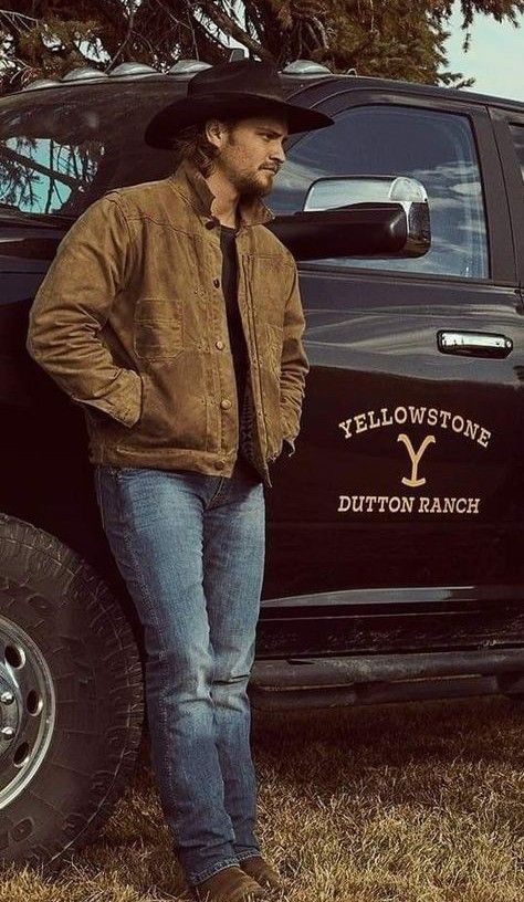 Yellow Stone Celebrity, Luke Grimes Yellowstone, Yellowstone Cowboys, Modern Cowboy Style Men, Western Outfit Men, Yellowstone Fashion, Camp Fits, Kayce Dutton, Yellowstone Tv Series