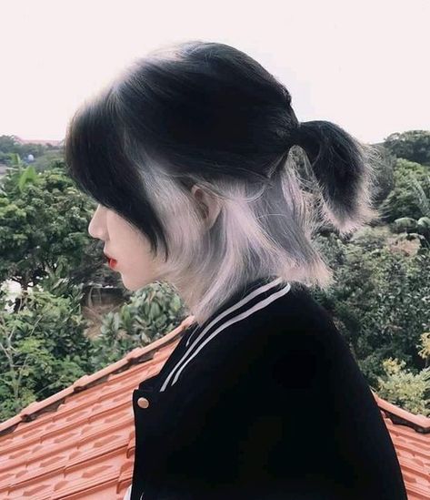 Black And White Hair, Tomboy Hairstyles, Short Grunge Hair, Short Hair Tomboy, Hair Color Underneath, Dyed Hair Inspiration, Hair Inspiration Short, Shot Hair Styles, Haircuts Straight Hair