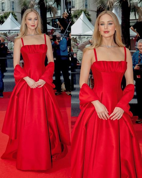 Jay Ellis, Festival Photos, Cute Red Dresses, Oscar Fashion, Zeta Jones, Fan Bingbing, Red Dress Makeup, Oscar Dresses, Carpet Looks