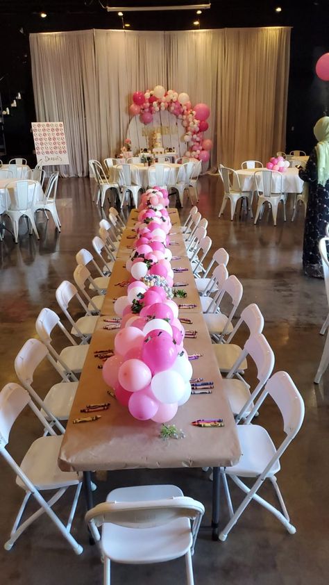 Balloon Table Garland Runner, Balloon Table Runner Centerpieces, Balloon Garland For Table, Table Decoration With Balloons, Balloon Garland Centerpiece Table, Diy Balloon Table Centerpiece, Table Ballons Decoration, Balloon Garland Table Runner, Round Table Centerpieces Birthday Party