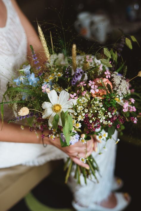 Meadow Bouquet, Wild Meadow, Wedding Flower Inspiration, Wildflower Bouquet, Meadow Flowers, Wildflower Wedding, Bouquet Of Flowers, Wedding Mood, Forest Wedding